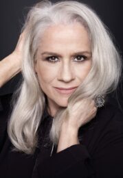 Vera Holtz